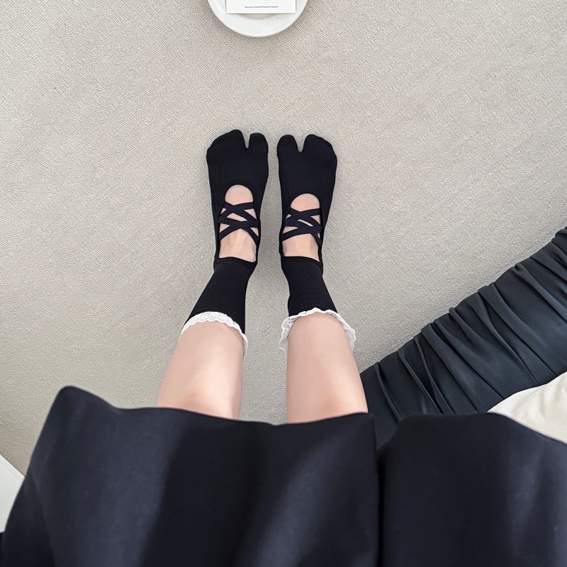 Lace Trim Split Toe Yoga Socks - Yoga Of Fitness recension och pris